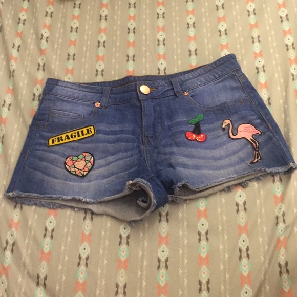 *BOGO 50%* No Boundaries patches jean shorts - Picture 2 of 7